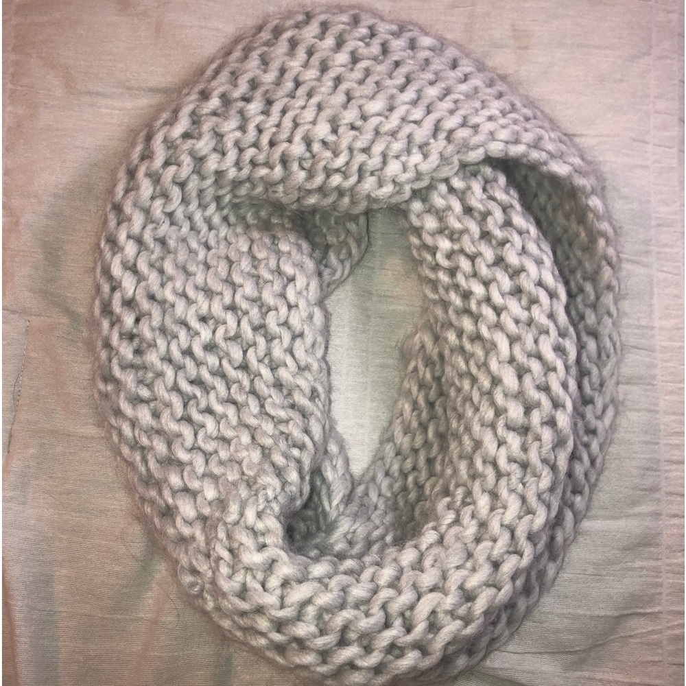 American Eagle grey Knitted scarf